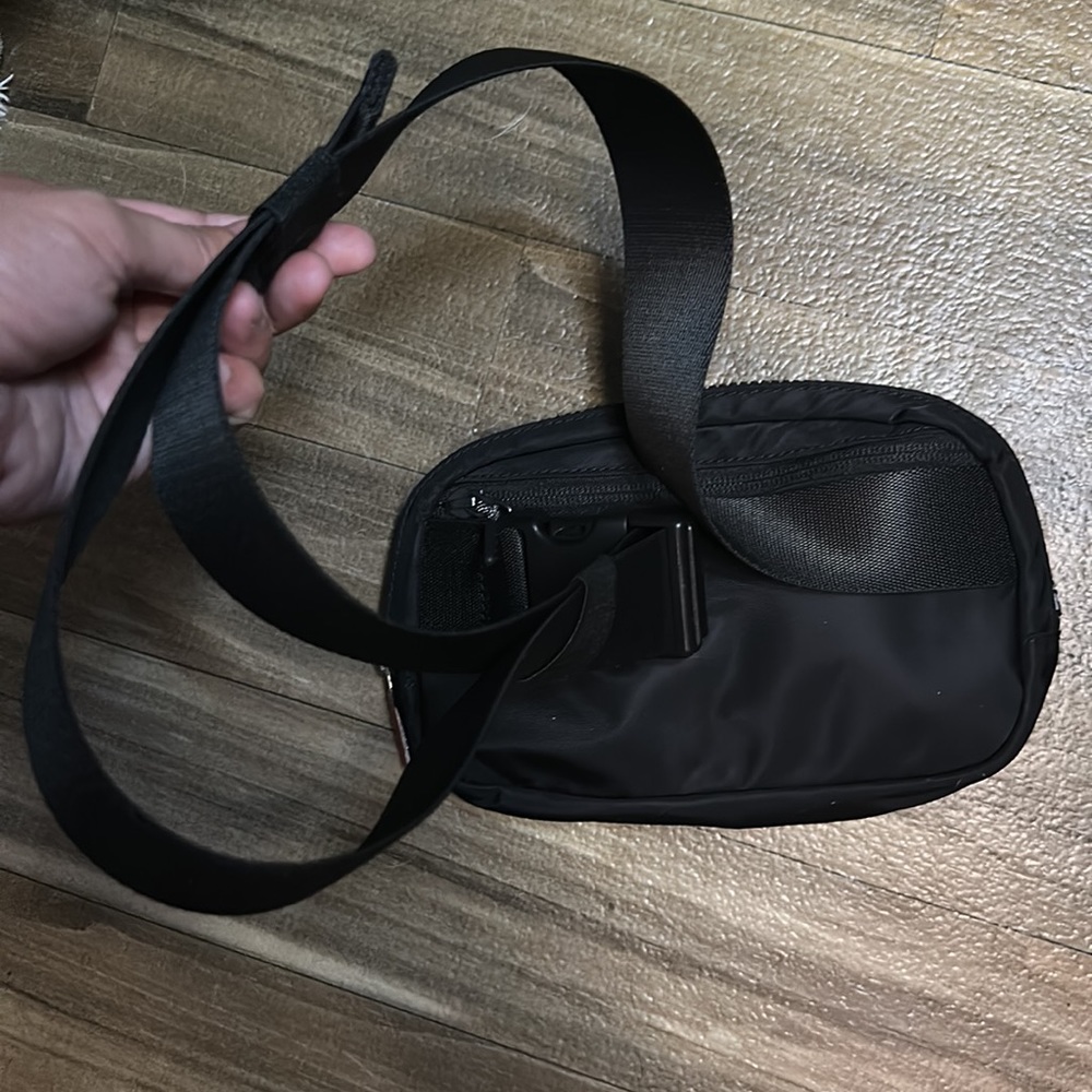 Lululemon - Picture 5 of 6